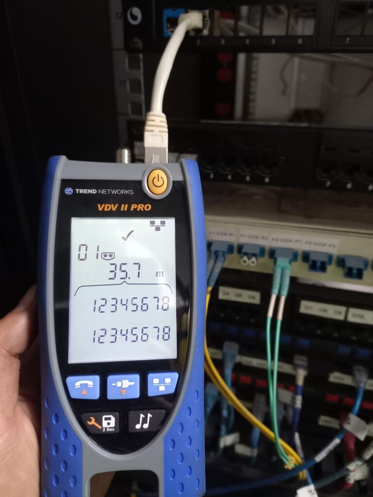 Instalación y verificación de puntos de red para operación de comunicaciones.