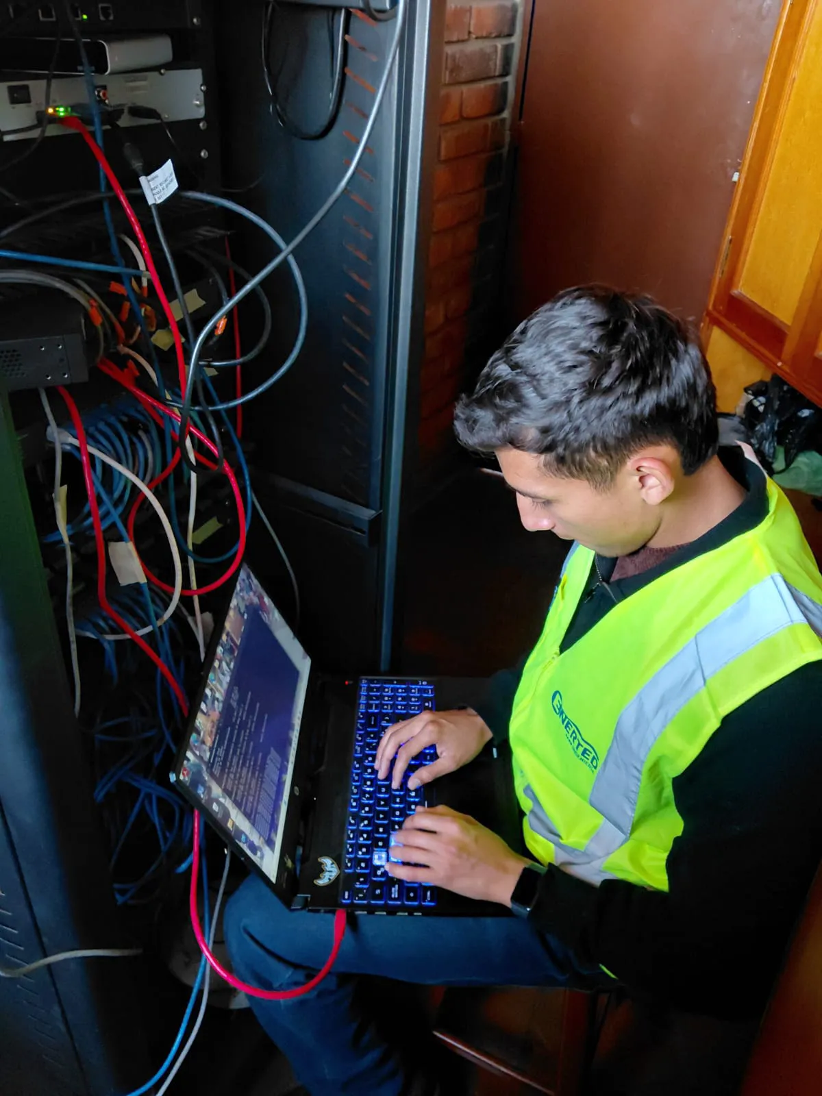 Configuración de switches y ruteo - Enerted Ingeniería